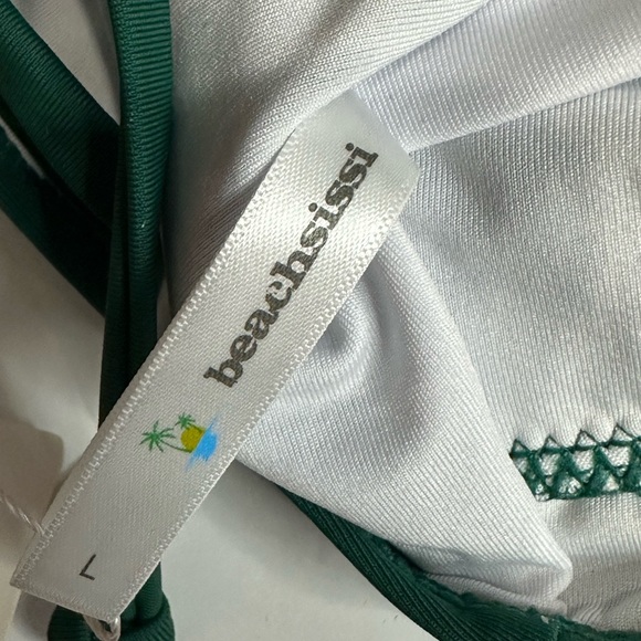 Beachsissi Front Twist Bikini Top Green Size L - Picture 2 of 5